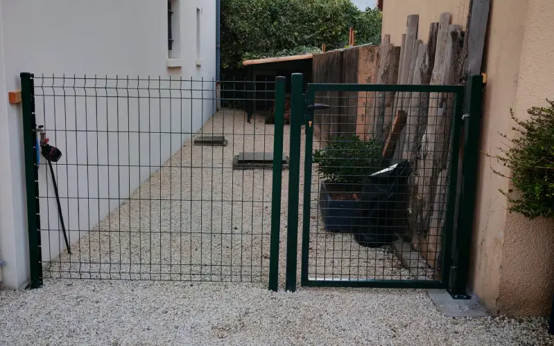 Réparation de clôture en bois et portillon de jardin webconfort