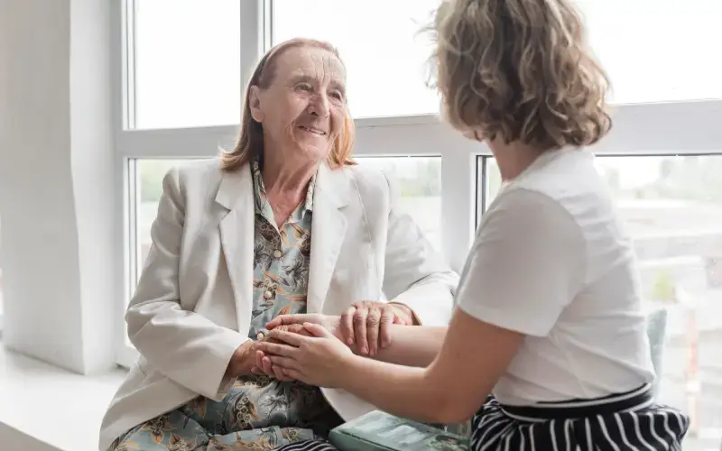 visite par un professionnel de l' equipe medico-sociale APA